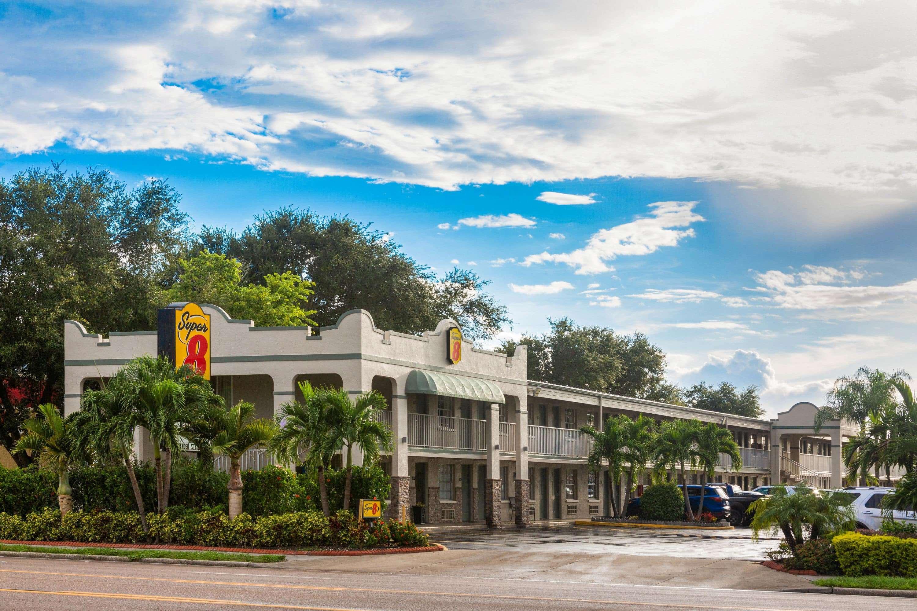 Motel Super 8 By Wyndham Bradenton Sarasota Area Exterior foto